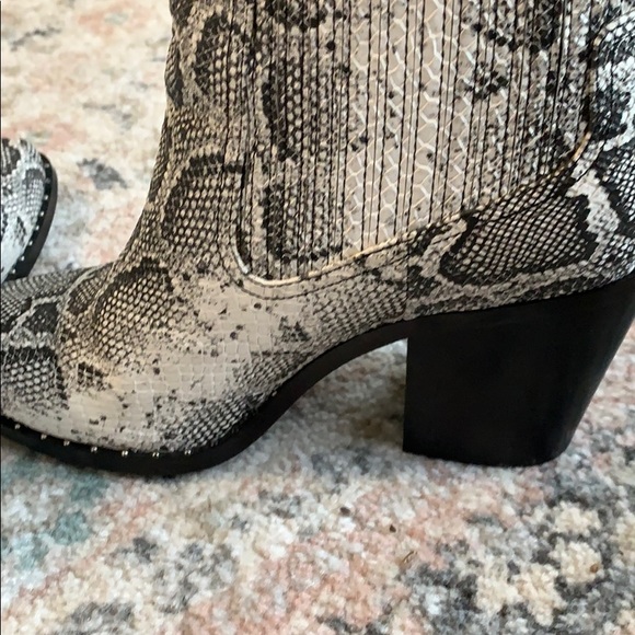 Chinese Laundry snakeskin booties - Picture 5 of 8
